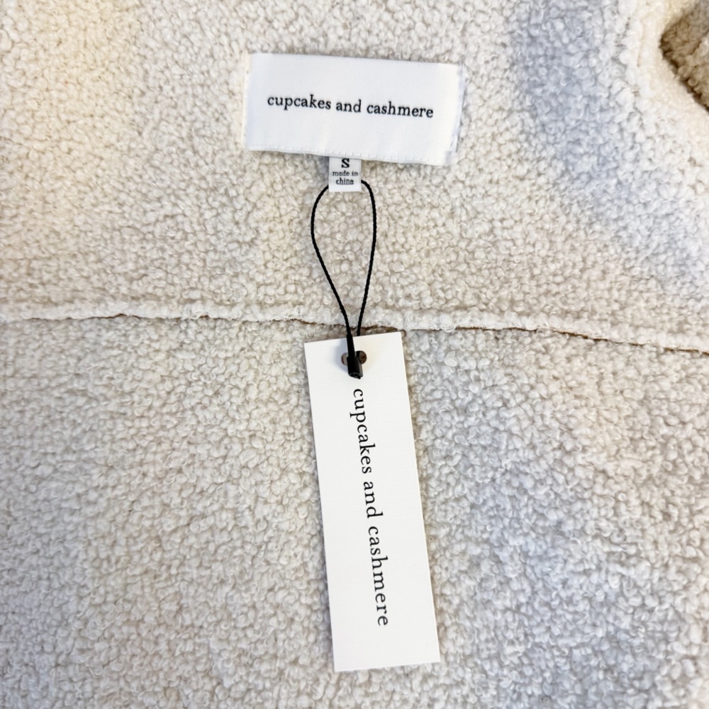NWT CUPCAKES & CASHMERE Faux Fur Shearling Tan Vest Size Small - Picture 5 of 9